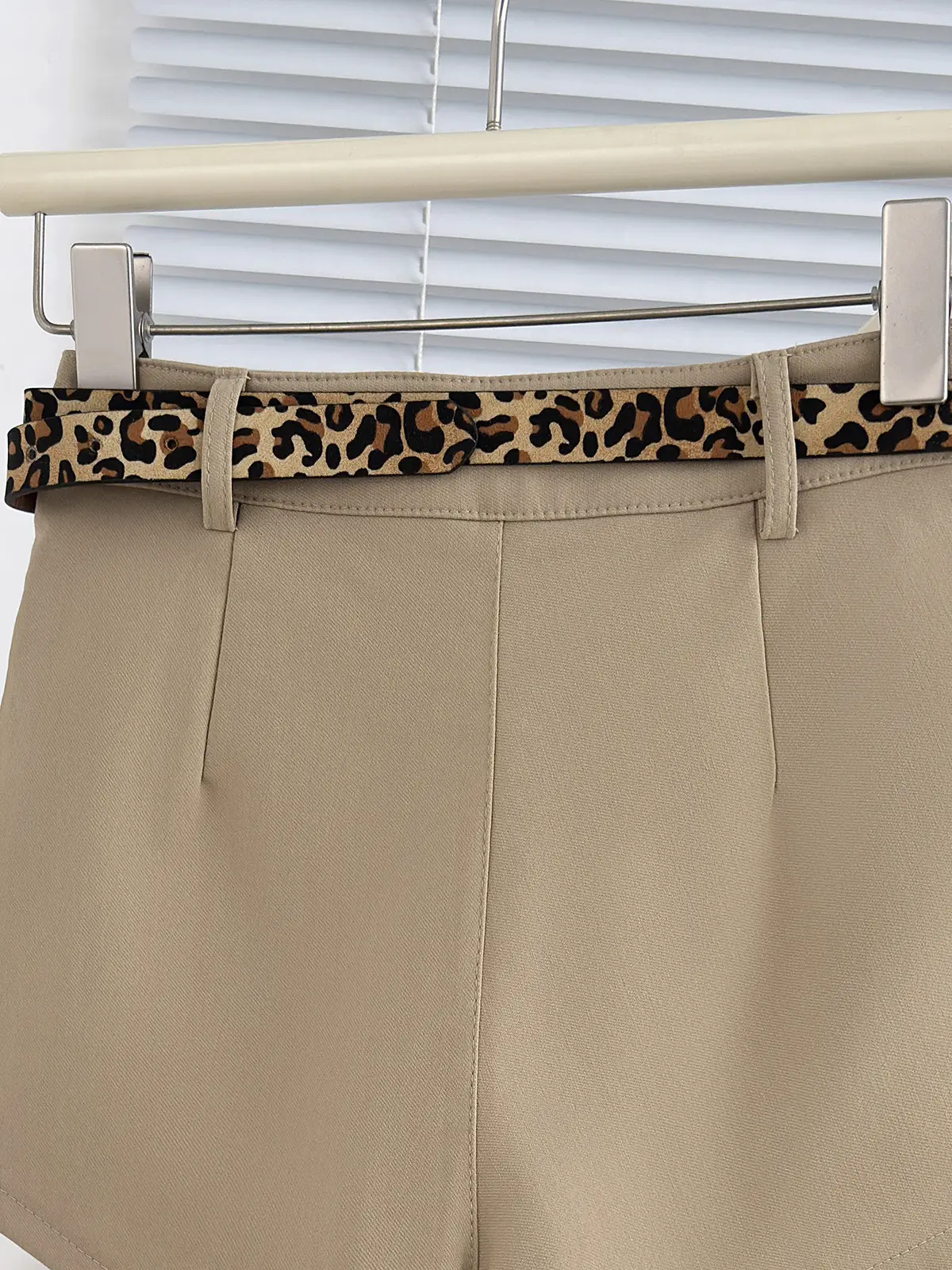 Women Leopard Print High Waist Shorts Set White — feature 8