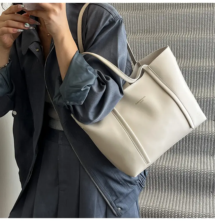 Black Leather Retro Shoulder Bag for Women 2025 — feature 11