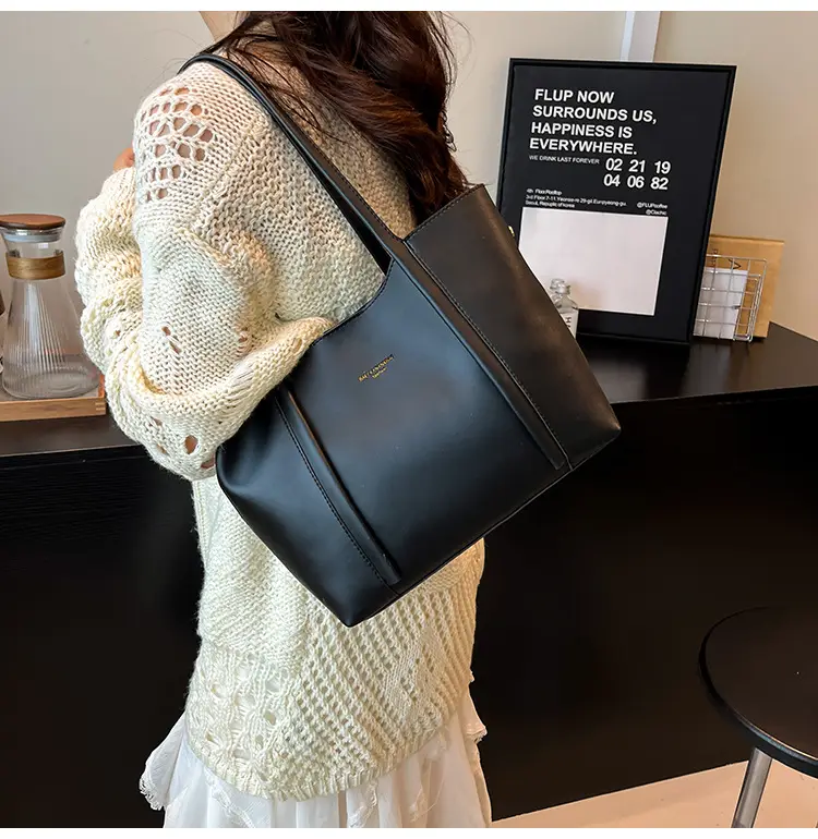 Black Leather Retro Shoulder Bag for Women 2025 — feature 12