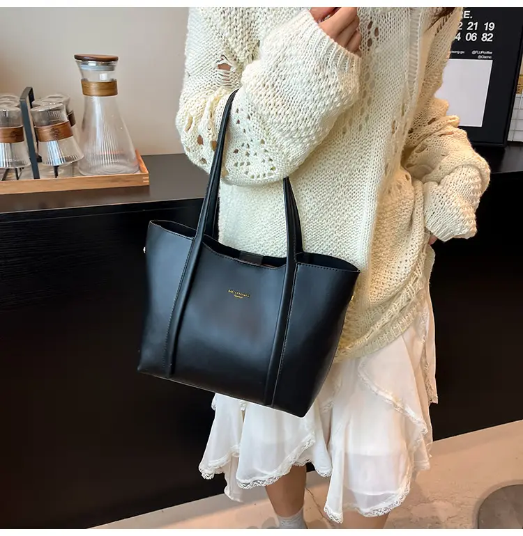 Black Leather Retro Shoulder Bag for Women 2025 — feature 13