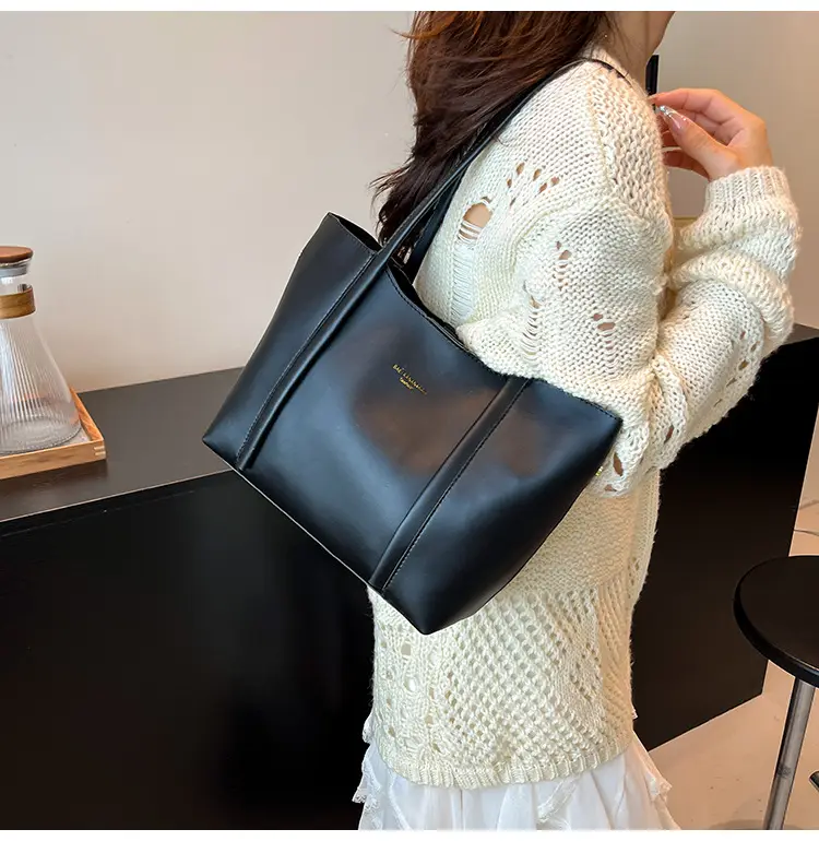 Black Leather Retro Shoulder Bag for Women 2025 — feature 14