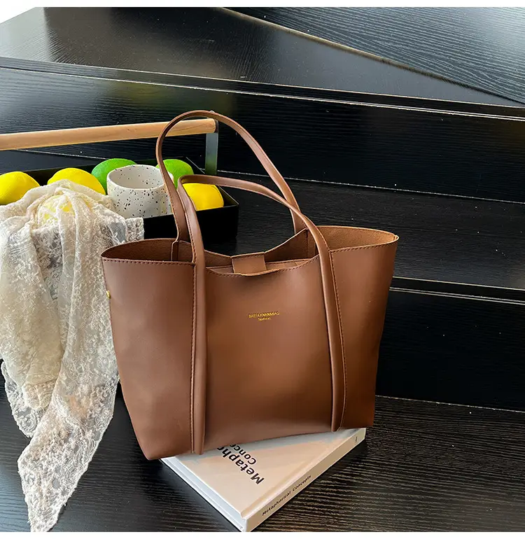 Black Leather Retro Shoulder Bag for Women 2025 — feature 15