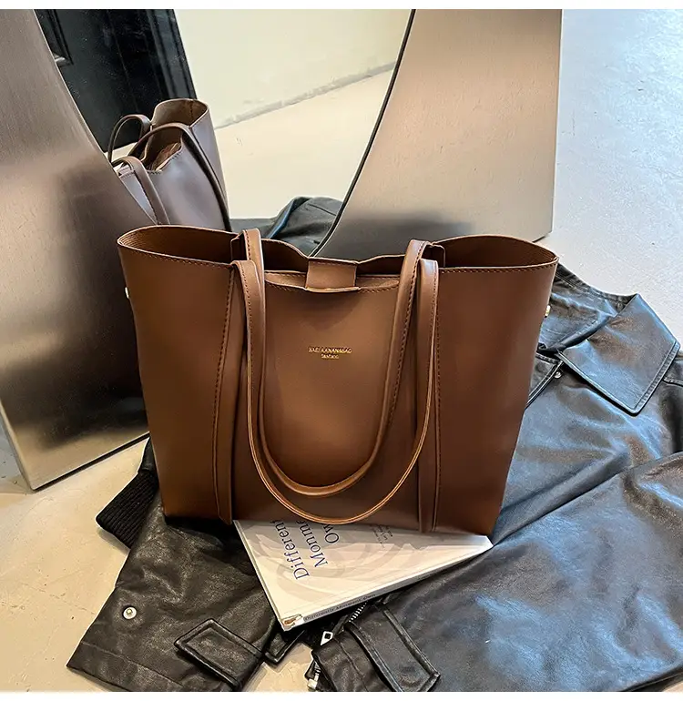 Black Leather Retro Shoulder Bag for Women 2025 — feature 16