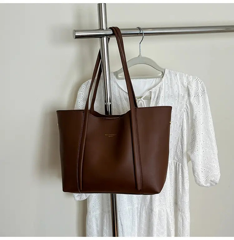 Black Leather Retro Shoulder Bag for Women 2025 — feature 17