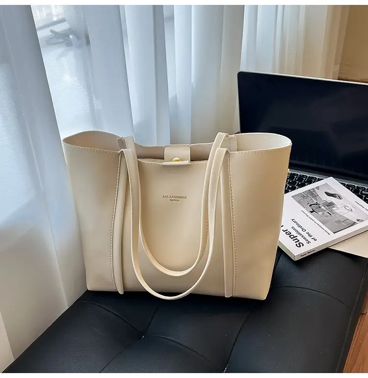 Black Leather Retro Shoulder Bag for Women 2025 — feature 18