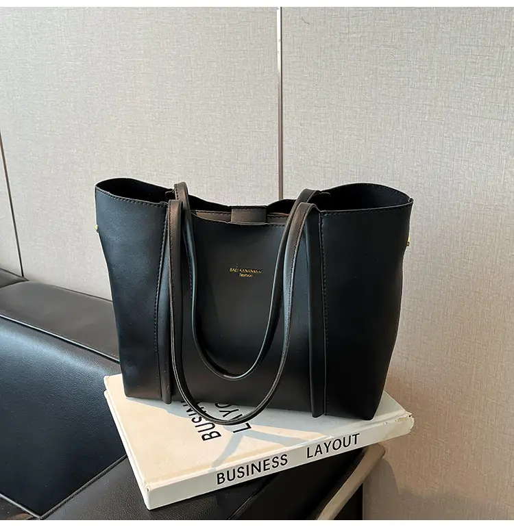 Black Leather Retro Shoulder Bag for Women 2025 — feature 21