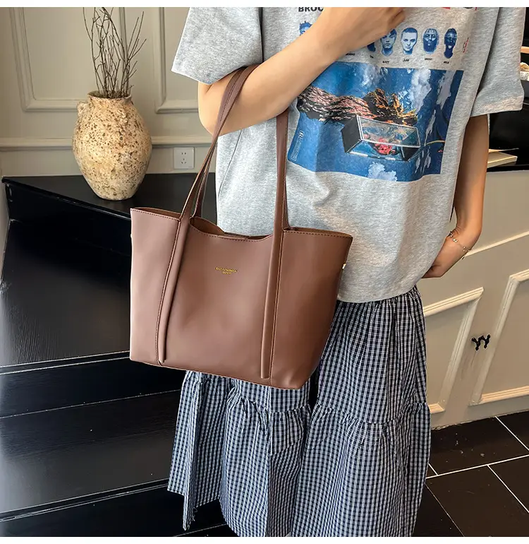 Black Leather Retro Shoulder Bag for Women 2025 — feature 6