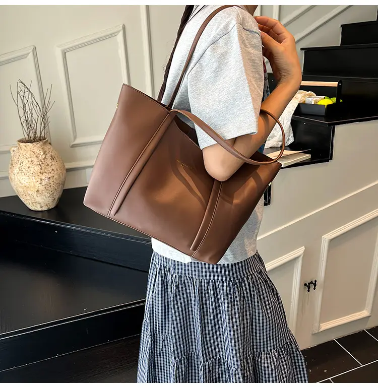 Black Leather Retro Shoulder Bag for Women 2025 — feature 7