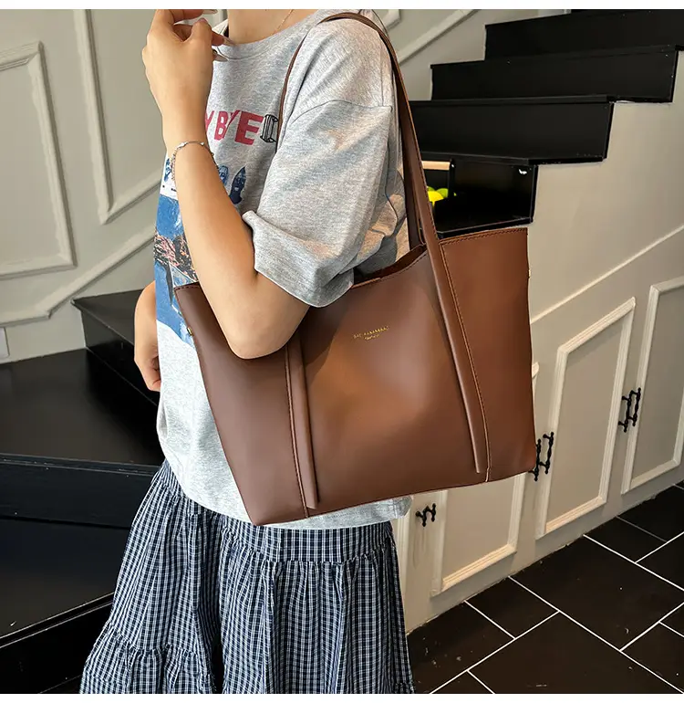 Black Leather Retro Shoulder Bag for Women 2025 — feature 8