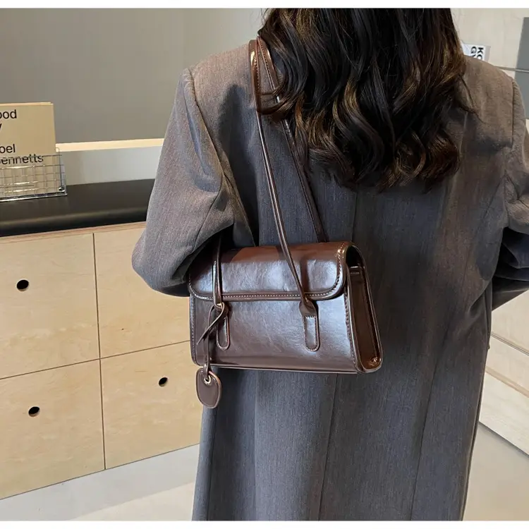 Black Retro Texture Shoulder Bag for Women 2025 — feature 12