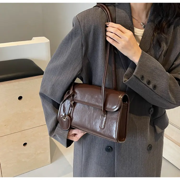 Black Retro Texture Shoulder Bag for Women 2025 — feature 15