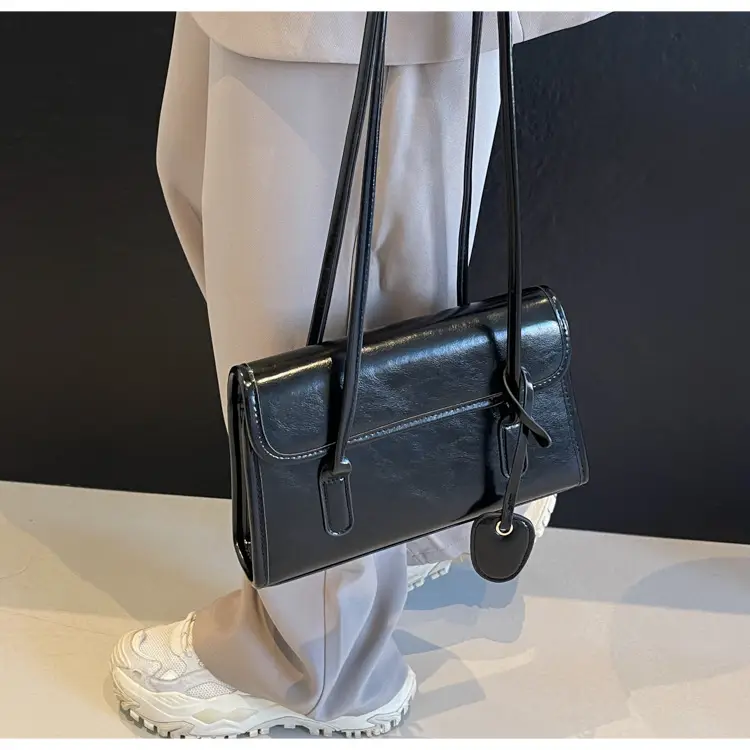 Black Retro Texture Shoulder Bag for Women 2025 — feature 16