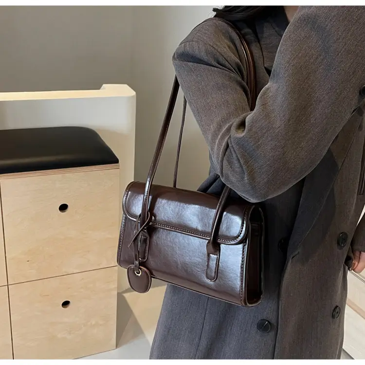 Black Retro Texture Shoulder Bag for Women 2025 — feature 18