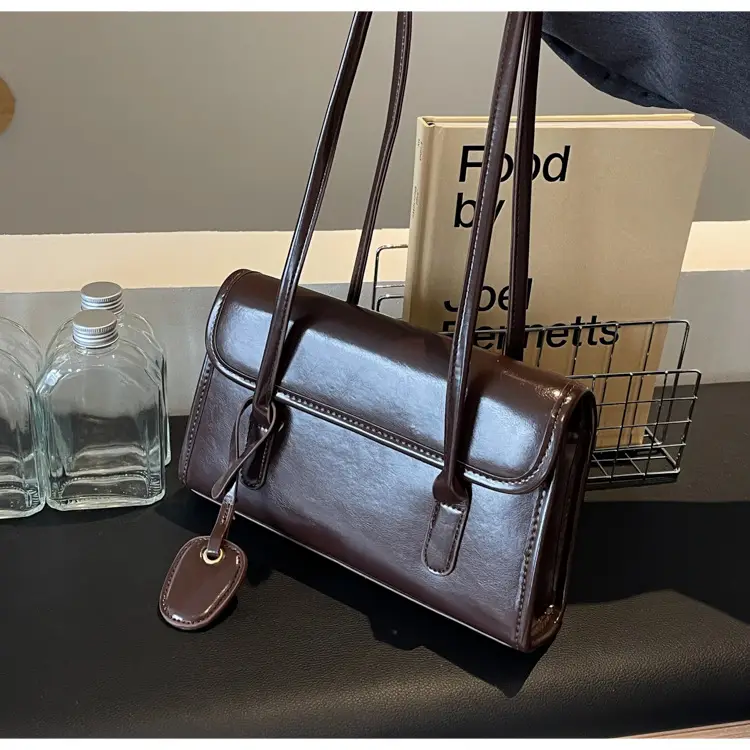 Black Retro Texture Shoulder Bag for Women 2025 — feature 5