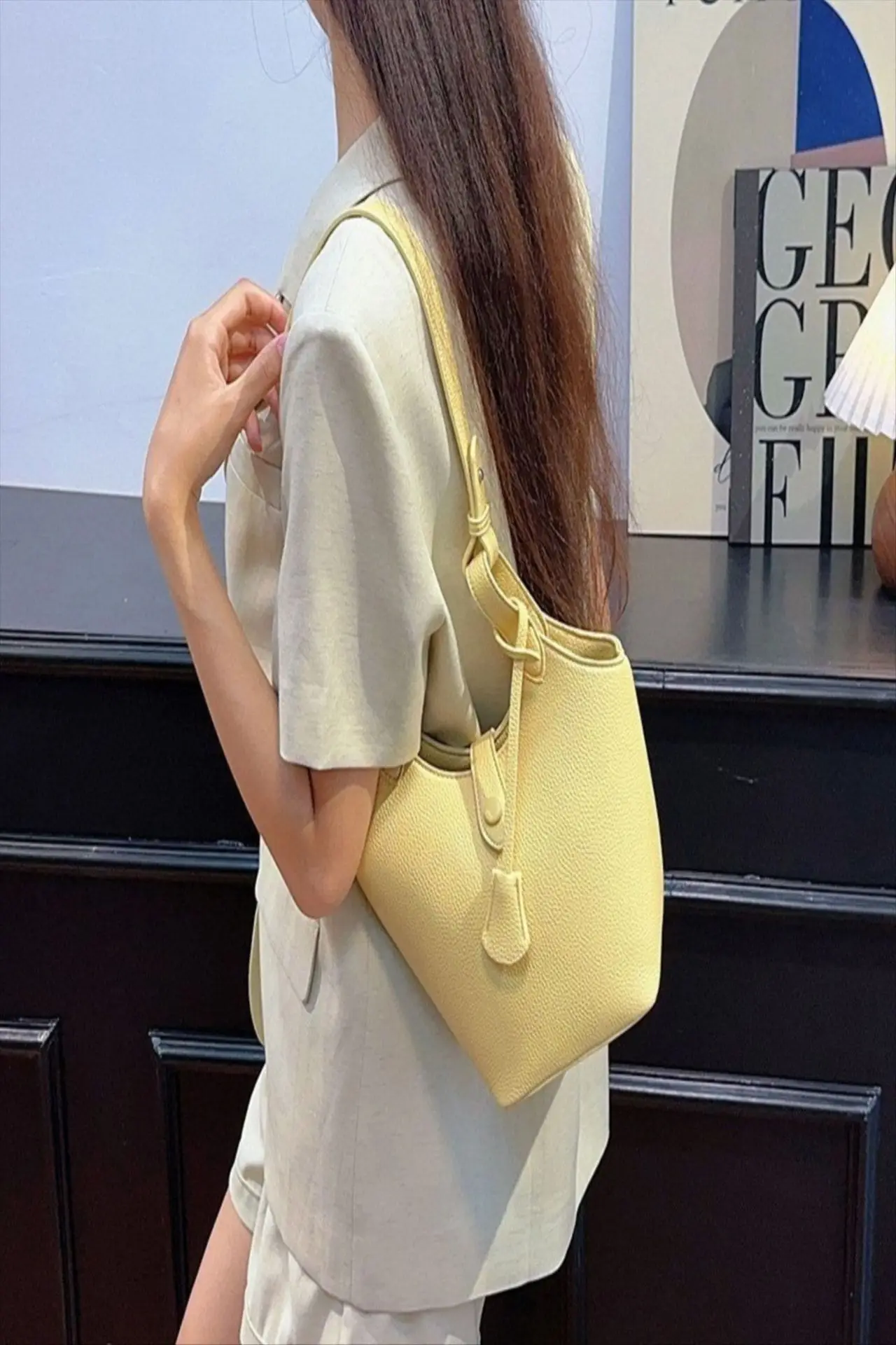 Women's Yellow Textured Shoulder Bag 2025 — feature 7
