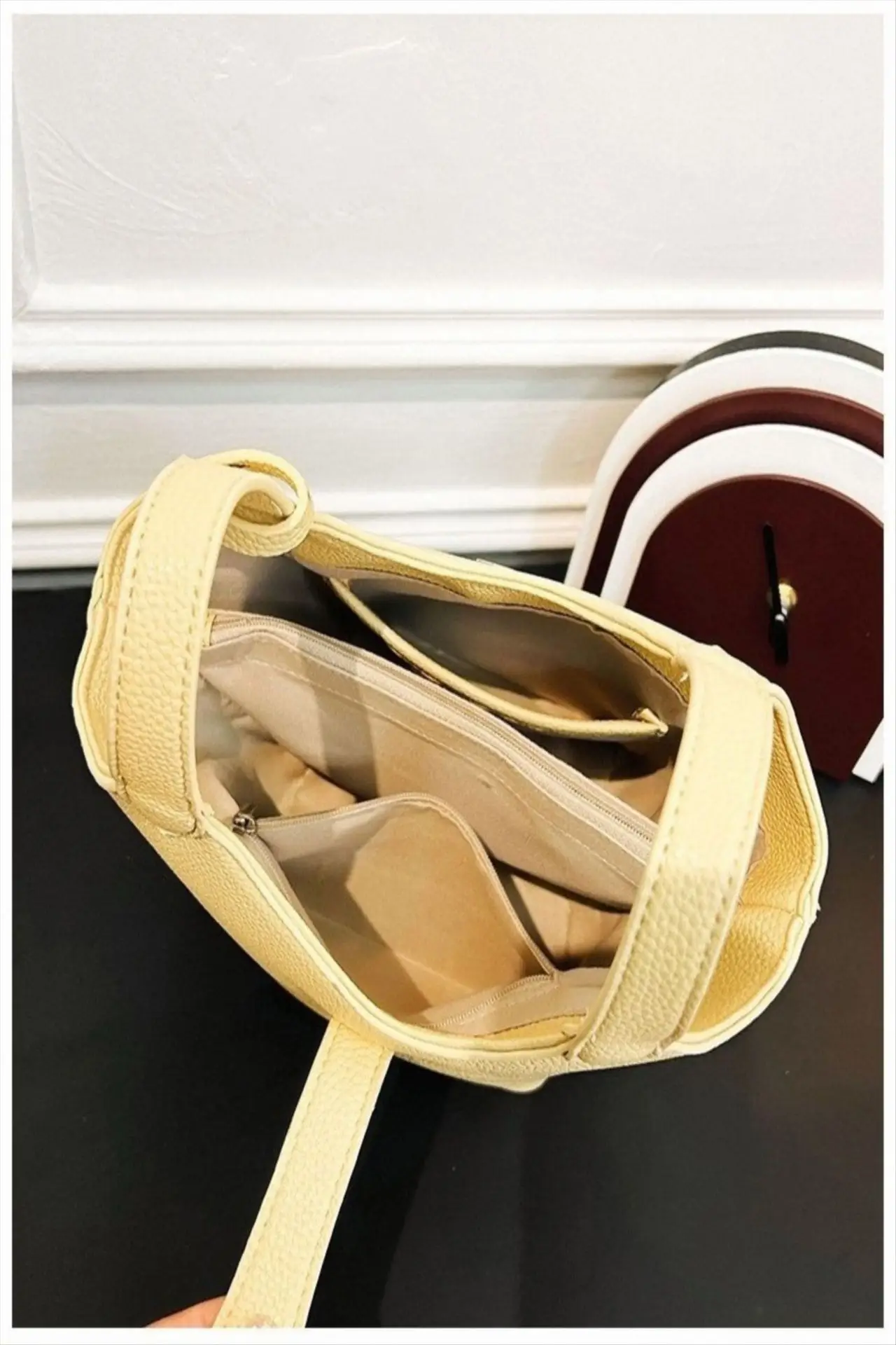 Women's Yellow Textured Shoulder Bag 2025 — feature 9