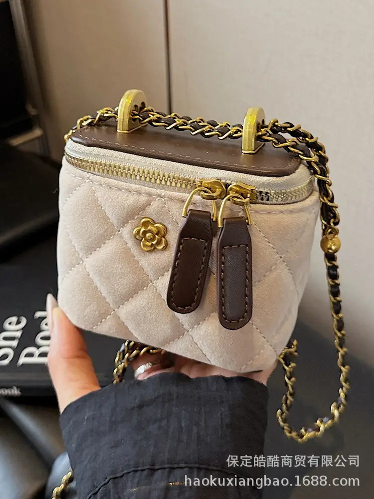 Quilted Gold Chain Shoulder Bag for Women 2025 - Image 4