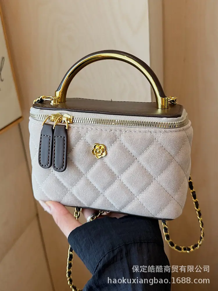 Quilted Gold Chain Shoulder Bag for Women 2025 - Image 5
