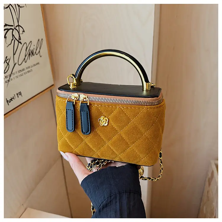 Quilted Gold Chain Shoulder Bag for Women 2025 — feature 15