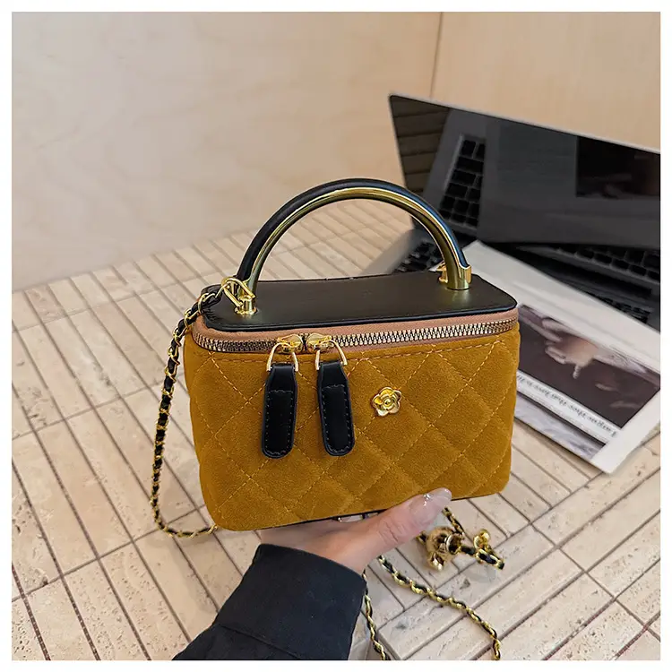 Quilted Gold Chain Shoulder Bag for Women 2025 — feature 16