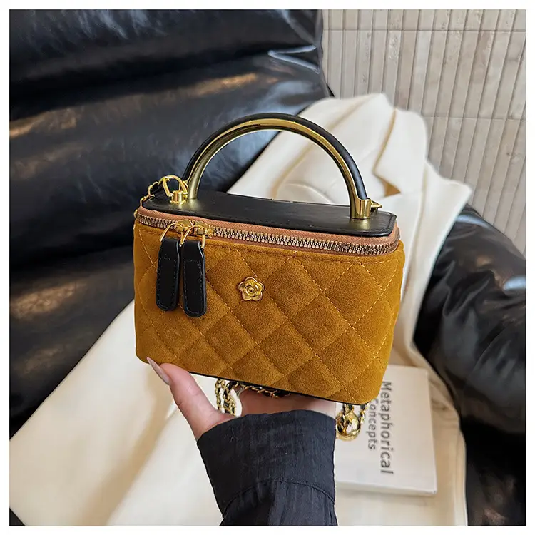 Quilted Gold Chain Shoulder Bag for Women 2025 — feature 18