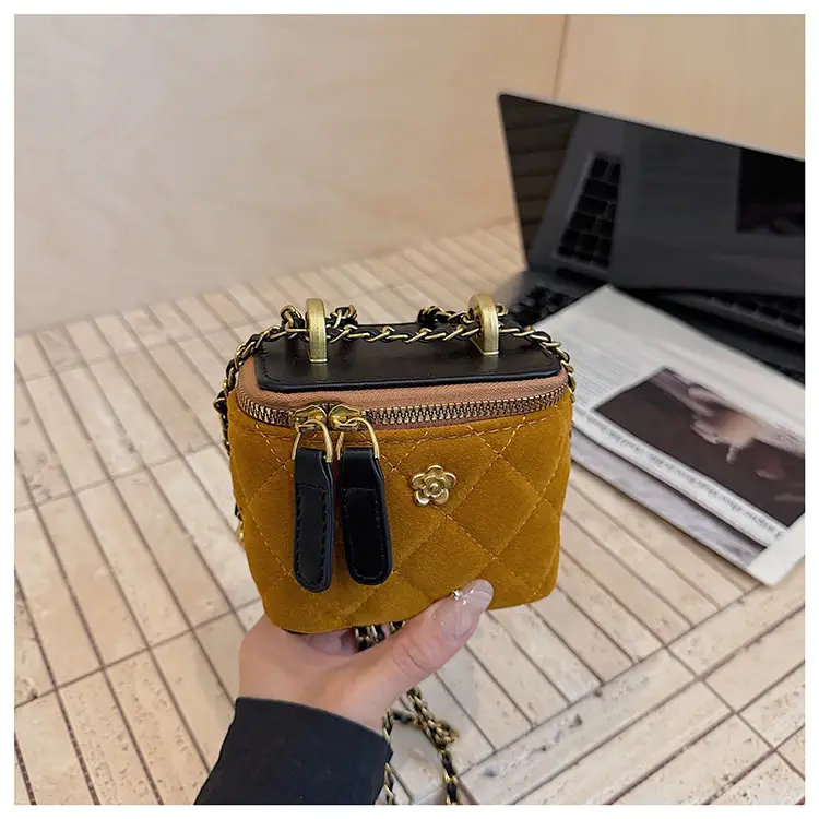 Quilted Gold Chain Shoulder Bag for Women 2025 — feature 19