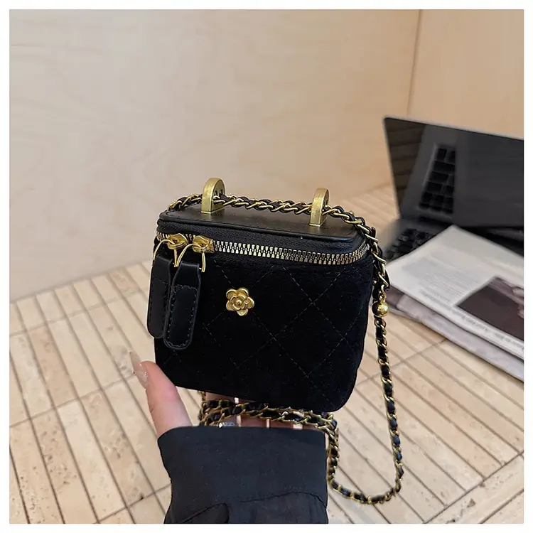 Quilted Gold Chain Shoulder Bag for Women 2025 — feature 22