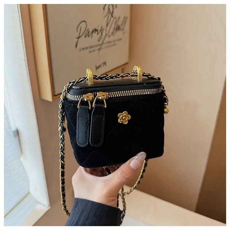 Quilted Gold Chain Shoulder Bag for Women 2025 — feature 23