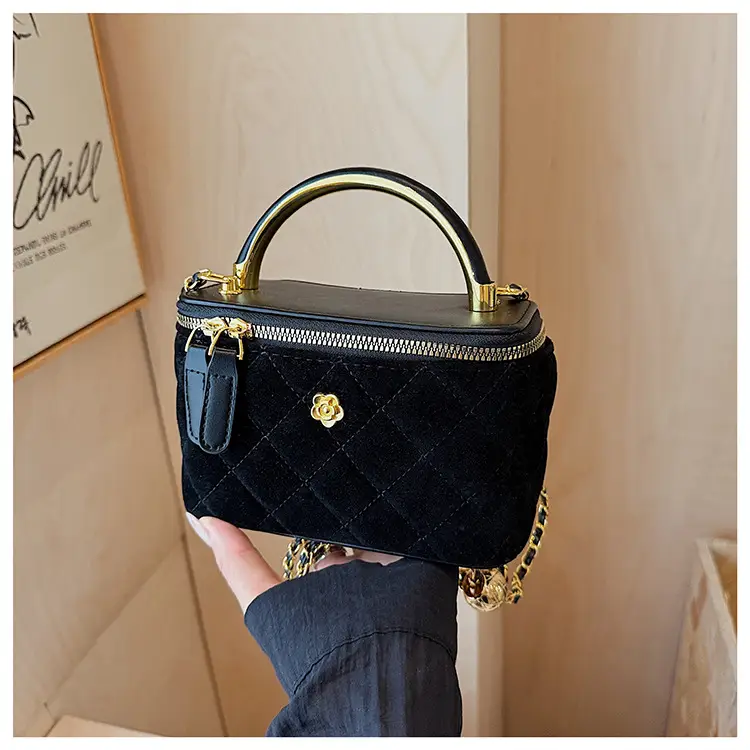 Quilted Gold Chain Shoulder Bag for Women 2025 — feature 24