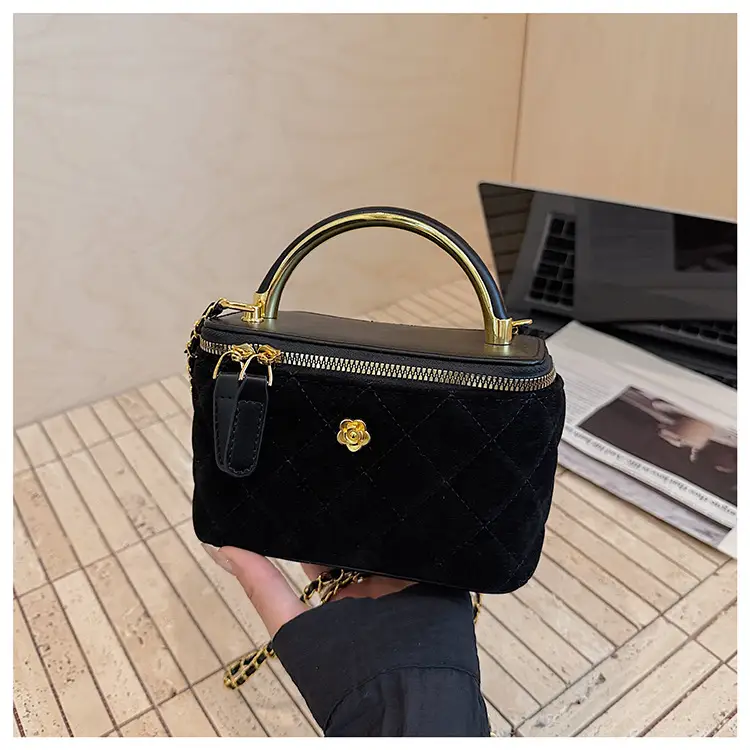 Quilted Gold Chain Shoulder Bag for Women 2025 — feature 25