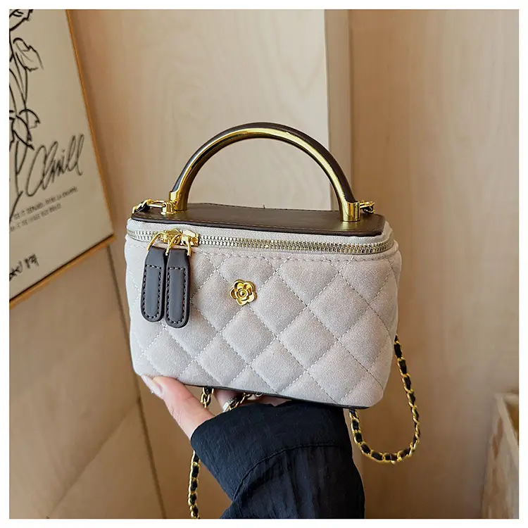 Quilted Gold Chain Shoulder Bag for Women 2025 — feature 26