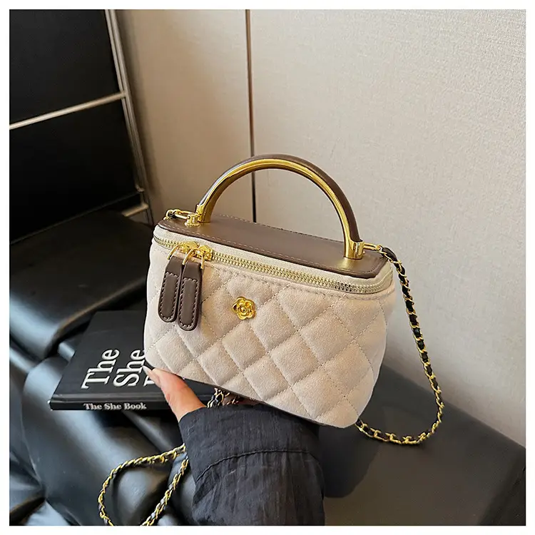 Quilted Gold Chain Shoulder Bag for Women 2025 — feature 27