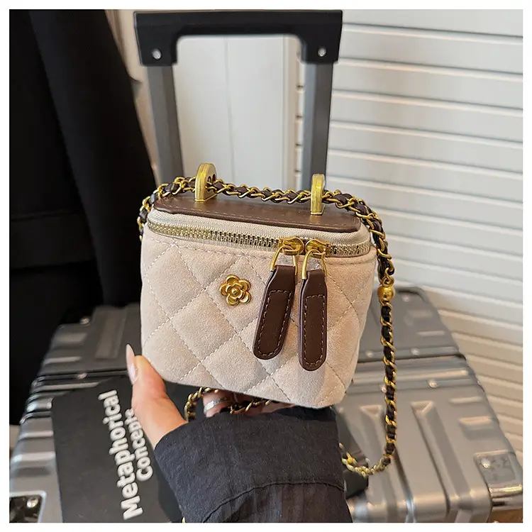 Quilted Gold Chain Shoulder Bag for Women 2025 — feature 28