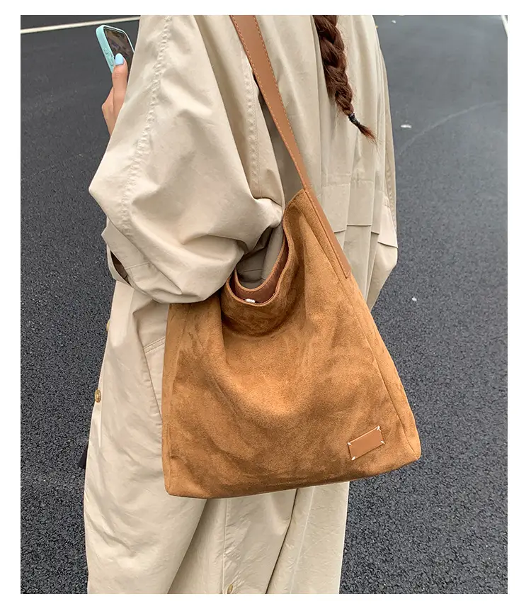Women Large Capacity Brown Canvas Shoulder Bag 2025 — feature 12