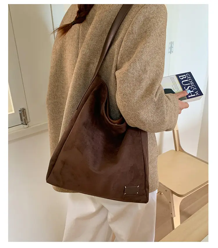 Women Large Capacity Brown Canvas Shoulder Bag 2025 — feature 19