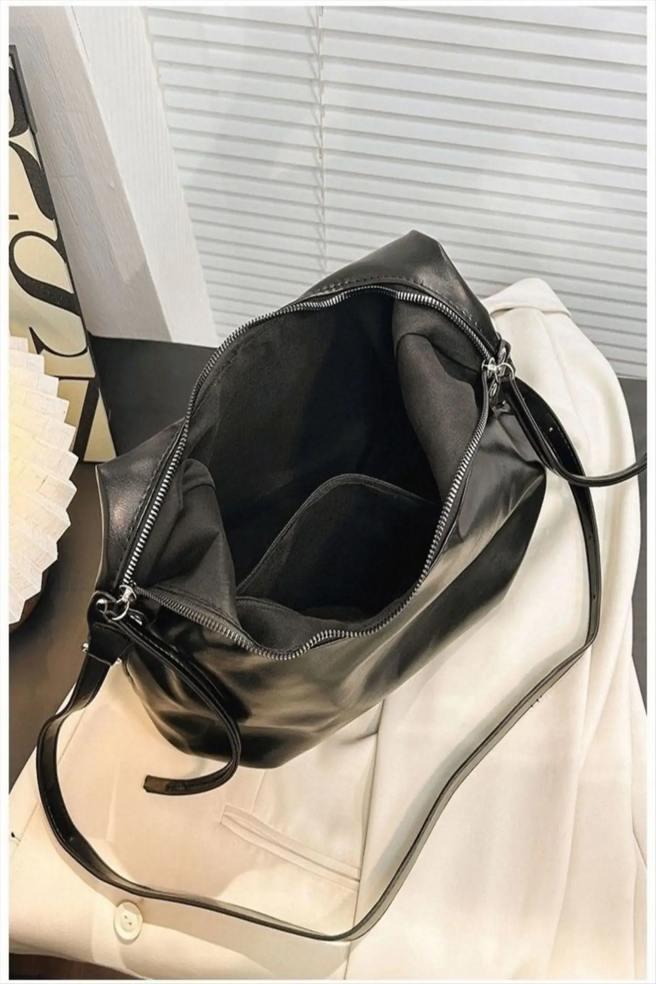Black Retro Crossbody Shoulder Tote Bag 2025 — feature 9