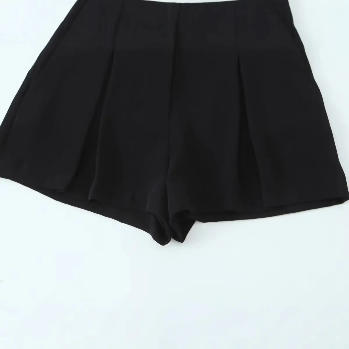 Black Pleated Shorts with Belt for Women - Image 4