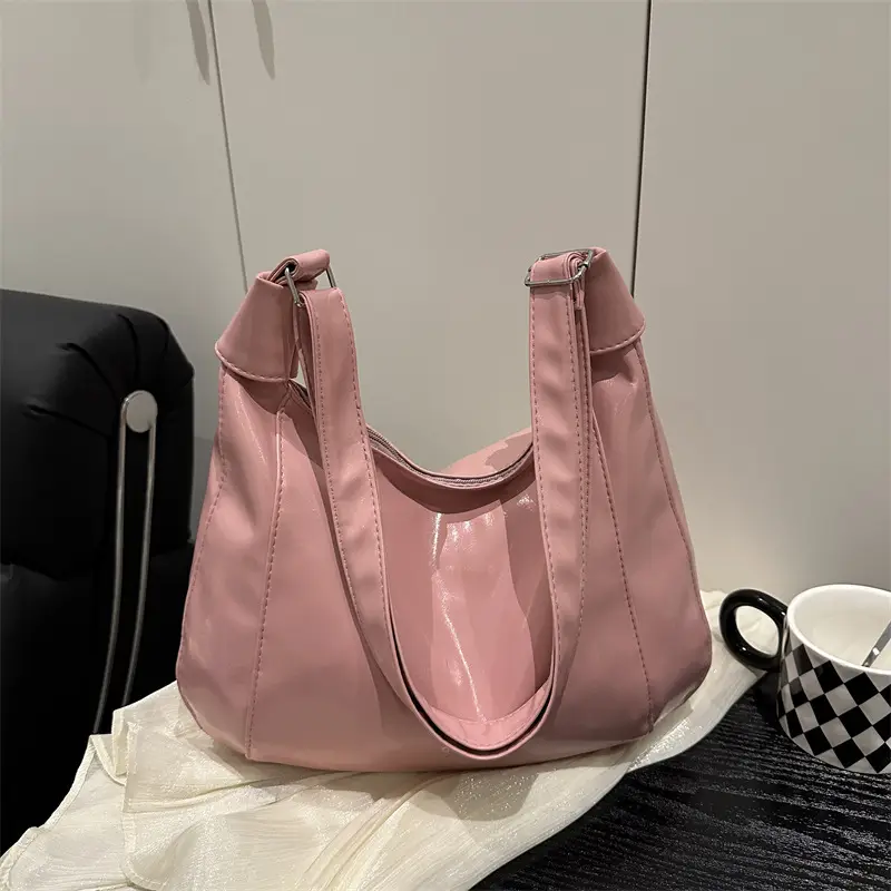 White Casual Shoulder Bag with Tassel Design - Image 2