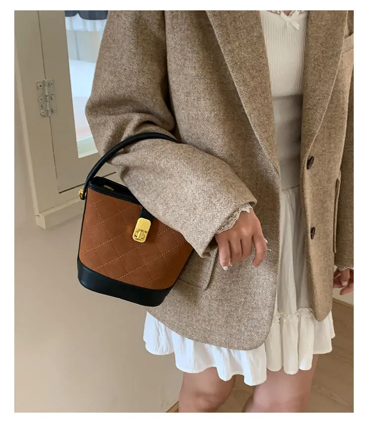 Retro Brown Bucket Bag with Gold Plated Handle — feature 11