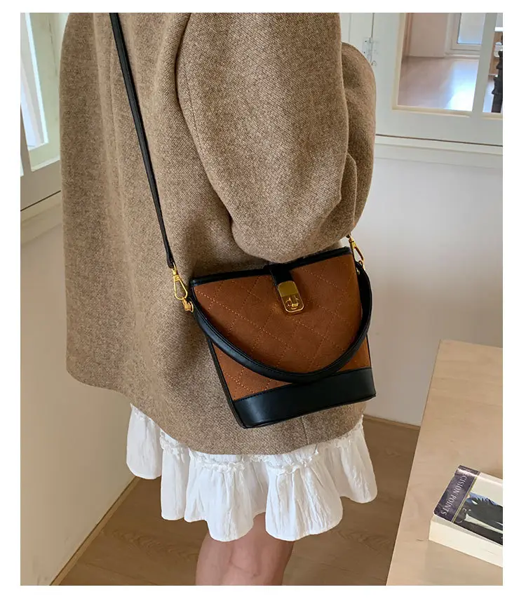 Retro Brown Bucket Bag with Gold Plated Handle — feature 8