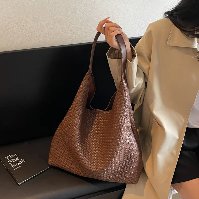 2025 Summer Large Capacity Women's Tote Bag Brown Leather - Image 9