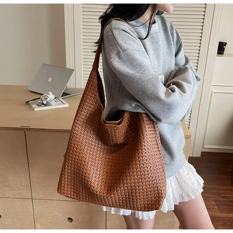 2025 Summer Large Capacity Women's Tote Bag Brown Leather — feature 13