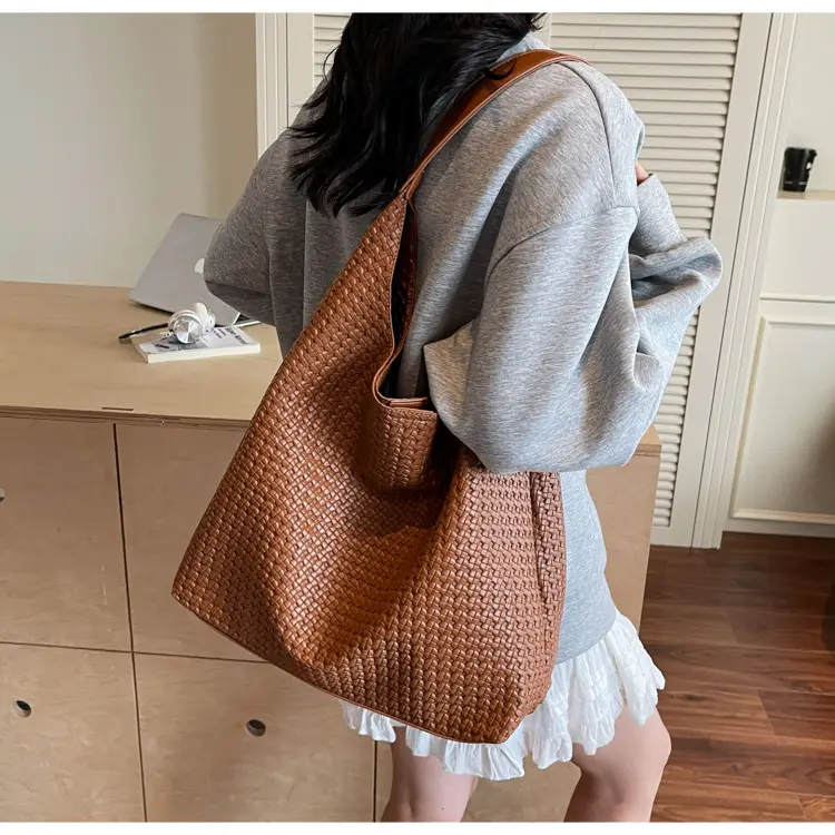 2025 Summer Large Capacity Women's Tote Bag Brown Leather — feature 15
