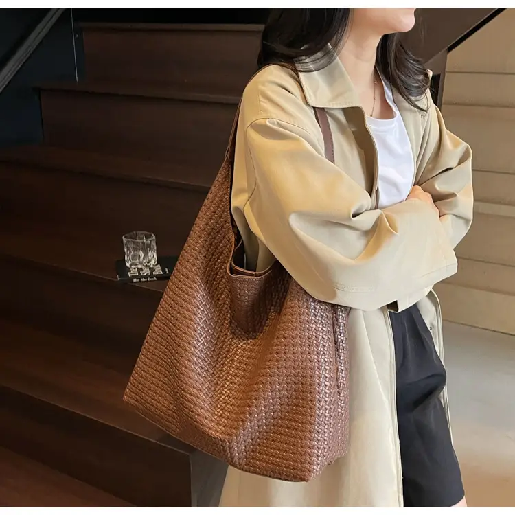 2025 Summer Large Capacity Women's Tote Bag Brown Leather — feature 7