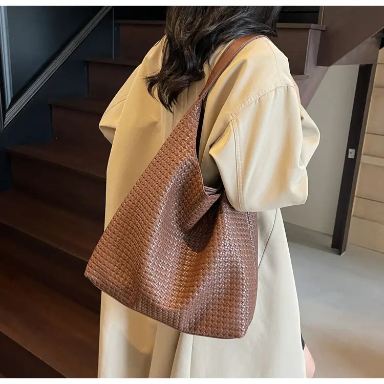 2025 Summer Large Capacity Women's Tote Bag Brown Leather — feature 8