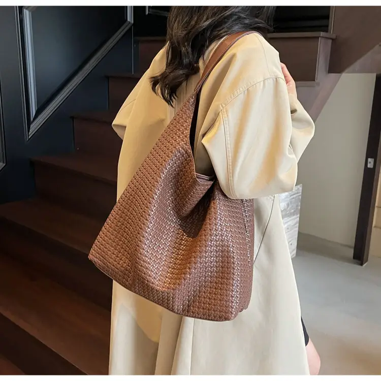 2025 Summer Large Capacity Women's Tote Bag Brown Leather — feature 9