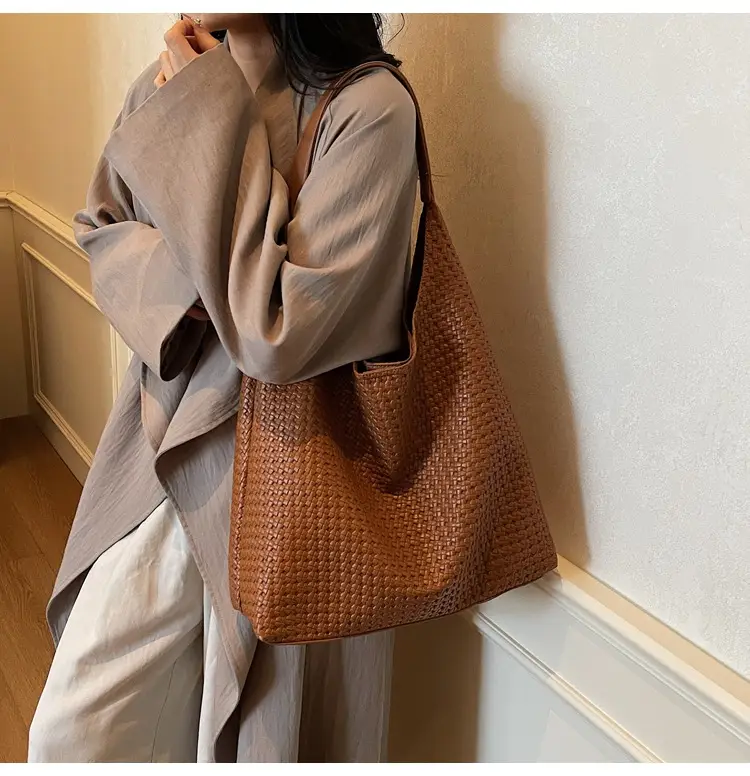 Women Woven Bag Tan Large Capacity Shoulder Bag — feature 15