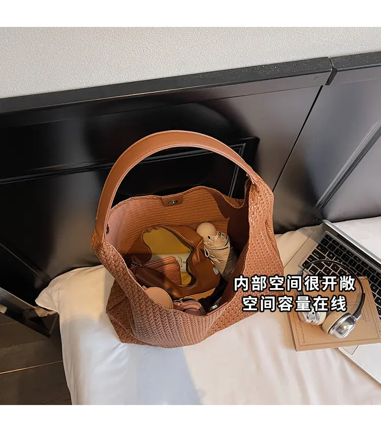 Women Woven Bag Tan Large Capacity Shoulder Bag — feature 7