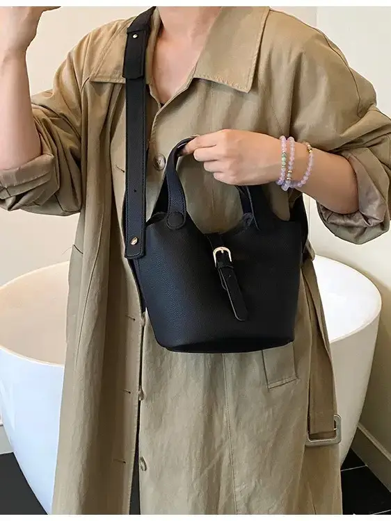 Large Capacity Crossbody Bag Brown Leather 2025