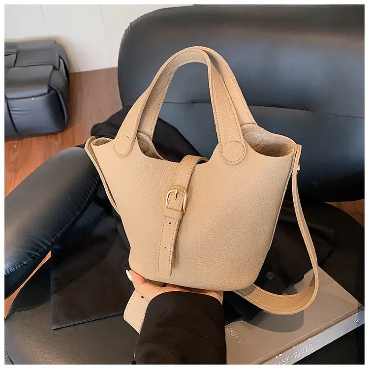 Large Capacity Crossbody Bag Brown Leather 2025 — feature 12